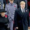 La reine Elizabeth II et le roi Willem-Alexander des Pays-Bas lors des cérémonies du "Remembrance Day" au Cénotaphe de Whitehall à Londres, le 8 novembre 2015