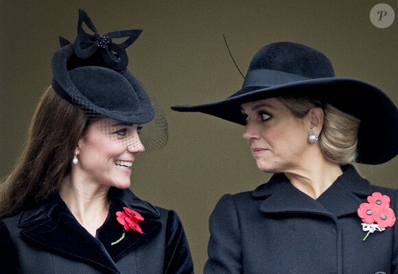 Catherine, duchesse de Cambridge, la reine Maxima des Pays-Bas lors des cérémonies du "Remembrance Day" au Cénotaphe de Whitehall à Londres, le 8 novembre 2015