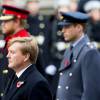Le roi Willem-Alexander des Pays-Bas lors des cérémonies du "Remembrance Day" au Cénotaphe de Whitehall à Londres, le 8 novembre 2015