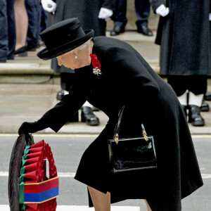 La reine Elizabeth II lors des cérémonies du "Remembrance Day" au Cénotaphe de Whitehall à Londres, le 8 novembre 2015