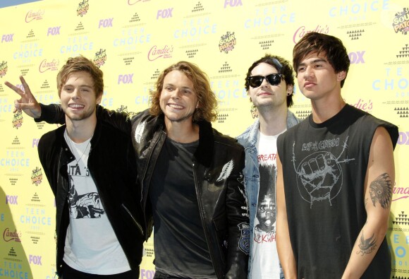 Les membres du groupe "5 Seconds of Summer" arrivant aux Teen Choice Awards 2015 à Los Angeles, le 16 août 2015.