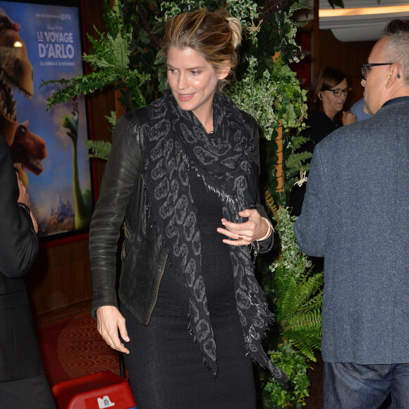 Arrivée de Alice Taglioni, enceinte, à l'avant-première du film d'animation "Le Voyage d'Arlo" au Grand Rex à Paris le 10 novembre 2015. © Veeren Ramsamy / Bestimage