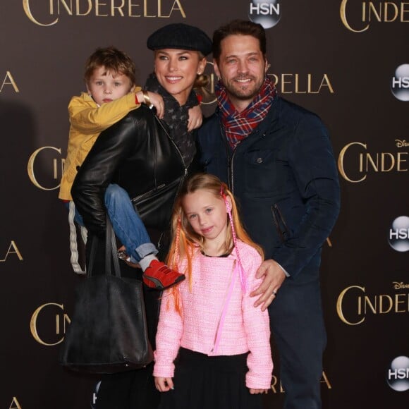 Jason Priestley, sa femme Naomi et leurs enfants Ava et Dashiell - Avant-première du film "Cinderella" (Cendrillon) à Hollywood, le 1er mars 2015.