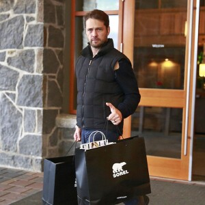 Exclusif - Jason Priestley à la sortie de son hôtel lors du festival du film de Whistler, le 5 décembre 2014