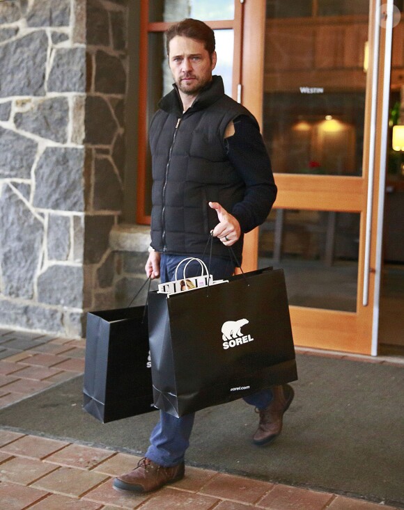 Exclusif - Jason Priestley à la sortie de son hôtel lors du festival du film de Whistler, le 5 décembre 2014