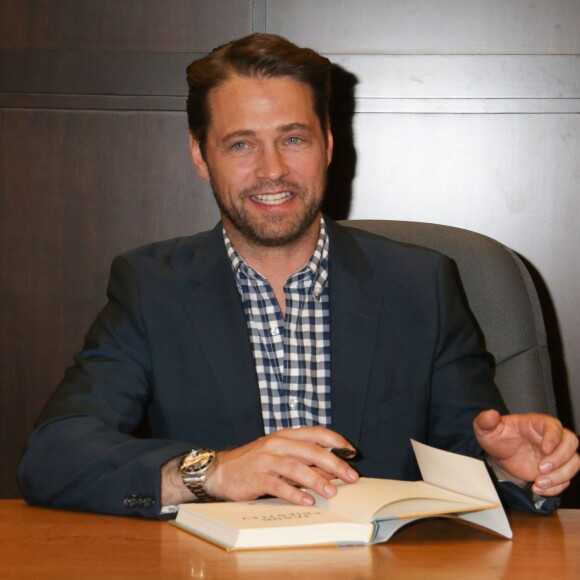 Jason Priestley dédicace son livre "Jason Priestley - A Memoir" à "Barnes & Noble bookstore" à "The Grove", Los Angeles, le 14 mai 2014