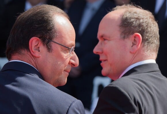 François Hollande et le prince Albert II de Monaco - Cérémonie de commémoration du 70ème anniversaire du débarquement sur la plage Sword Beach à Ouistreham. Le 6 juin 2014.