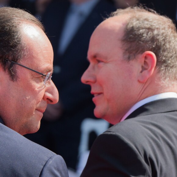 François Hollande et le prince Albert II de Monaco - Cérémonie de commémoration du 70ème anniversaire du débarquement sur la plage Sword Beach à Ouistreham. Le 6 juin 2014.