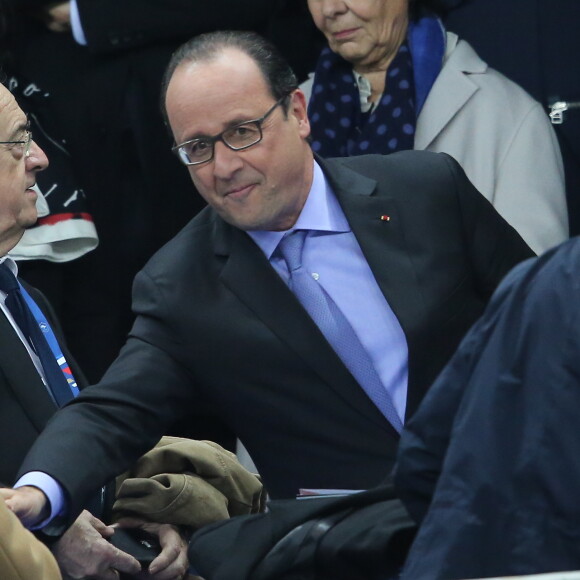 Le président François Hollande était accompagné du ministre allemand des Affaires étrangères, Frank-Walter Steinmeier, au match France-Allemagne avant d'être exfiltré après les explosions à l'extérieur du Stade de France, à Saint-Denis, le 13 novembre 2015 © Cyril Moreau / Bestimage.