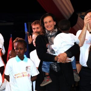 La princesse Stéphanie de Monaco participe au départ de la 16ème "No Finish Line" à Monaco le 14 novembre 2015. Cette édition est placée sous le signe de la solidarité envers la France après les attentats de vendredi soir à Paris, une minute de silence a été observée juste avant le départ, toutes les festivités musicales et autres ont été supprimées.