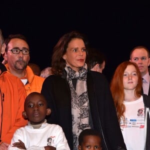 La princesse Stéphanie de Monaco participe au départ de la 16ème "No Finish Line" à Monaco le 14 novembre 2015. Cette édition est placée sous le signe de la solidarité envers la France après les attentats de vendredi soir à Paris, une minute de silence a été observée juste avant le départ, toutes les festivités musicales et autres ont été supprimées.