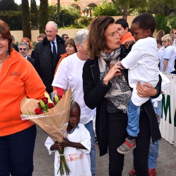 La princesse Stéphanie de Monaco participe au départ de la 16ème "No Finish Line" à Monaco le 14 novembre 2015. Cette édition est placée sous le signe de la solidarité envers la France après les attentats de vendredi soir à Paris, une minute de silence a été observée juste avant le départ, toutes les festivités musicales et autres ont été supprimées.