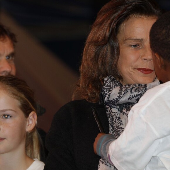 La princesse Stéphanie de Monaco participe au départ de la 16ème "No Finish Line" à Monaco le 14 novembre 2015. Cette édition est placée sous le signe de la solidarité envers la France après les attentats de vendredi soir à Paris, une minute de silence a été observée juste avant le départ, toutes les festivités musicales et autres ont été supprimées.