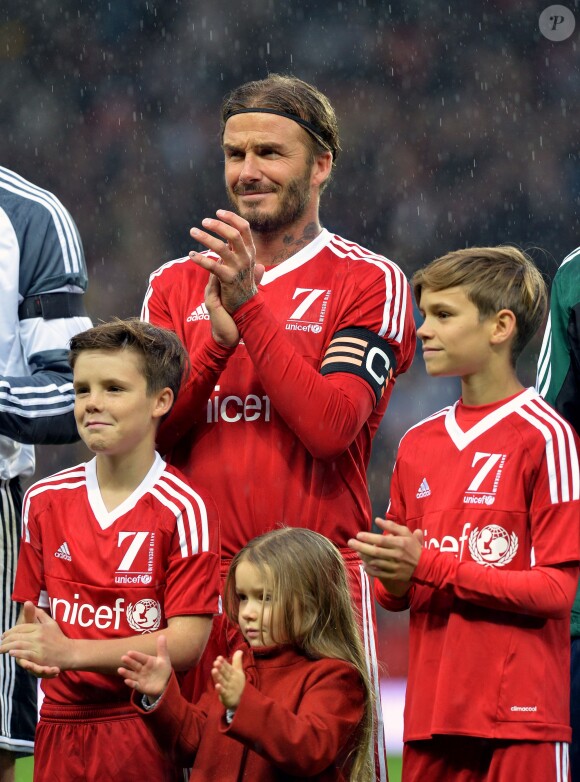 David Beckham avec Romeo, Cruz et Harper à Old Trafford, à Manchester, le 14 novembre 2015.
