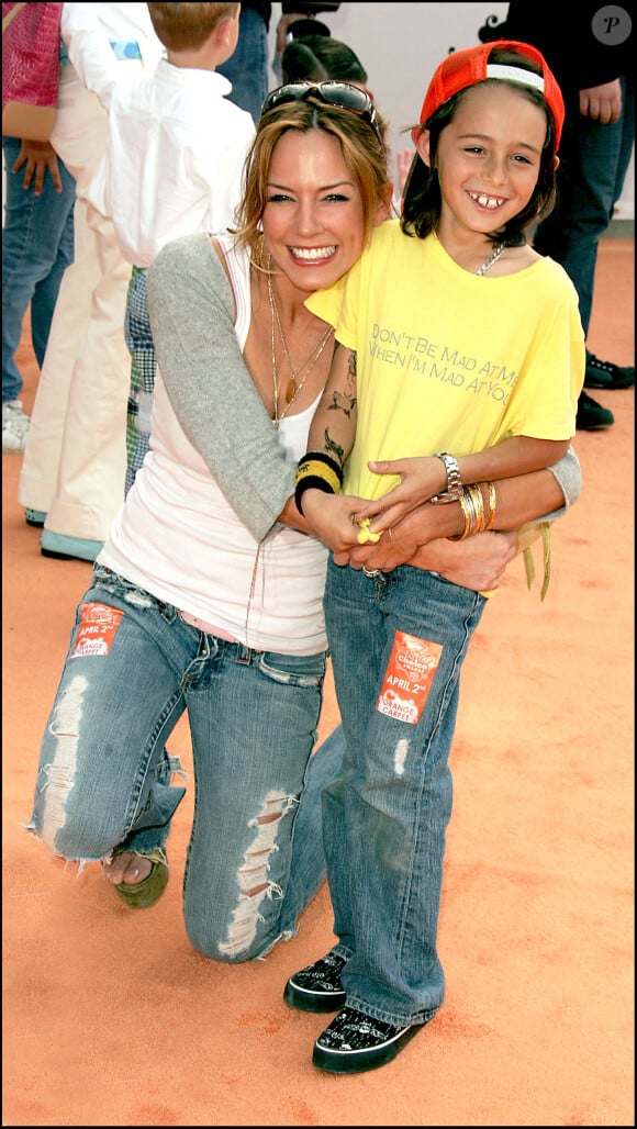 Krista Allen et son fils Jacob à la 18e cérémonie annuelle des Nickelodeon Kids Choice Awards à Westwood, le 2 avril 2005