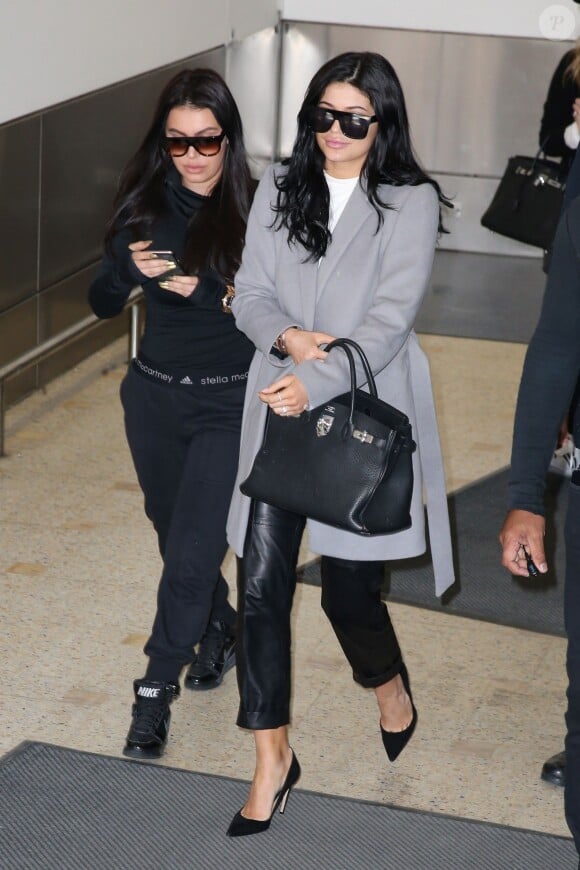 Kylie Jenner arrive à l'aéroport de Sydney, le 17 novembre 2015.