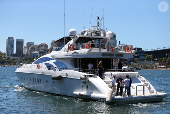 Kendall et Kylie Jenner en bateau au port de Sydney. Le 17 novembre 2015.