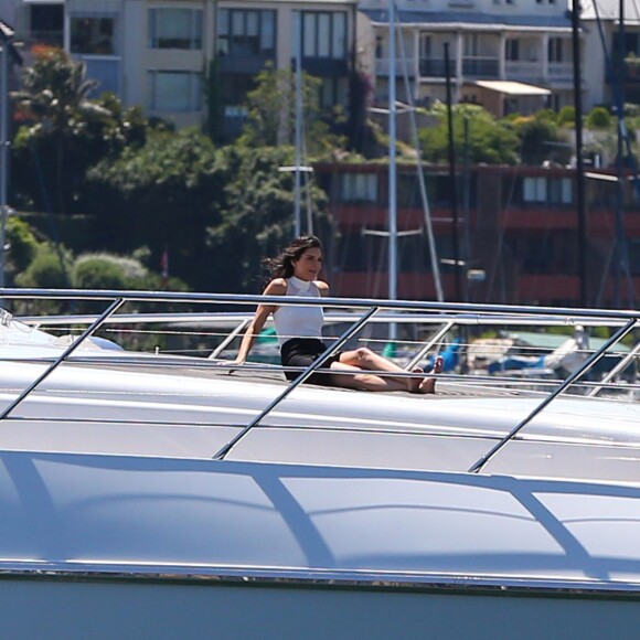 Kendall et Kylie Jenner en bateau au port de Sydney. Le 17 novembre 2015.