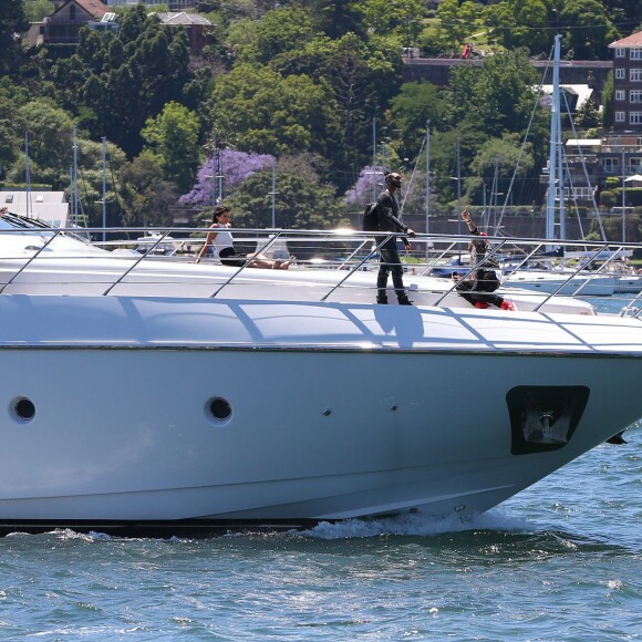 Kendall et Kylie Jenner en bateau au port de Sydney. Le 17 novembre 2015.