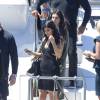 Les soeurs Kendall et Kylie Jenner descendent d'un bateau à Sydney, le 17 novembre 2015.