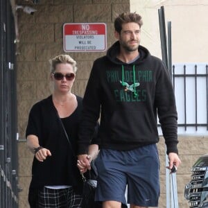 Exclusif - Jennie Garth et son mari Dave Abrams sont allés faire un massage en amoureux à Los Angeles, le 16 octobre 2015