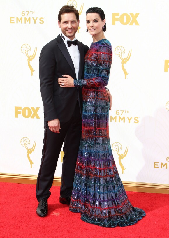 Jaimie Alexander et son fiancé Peter Facinelli à la 67ème cérémonie annuelle des Emmy Awards au Microsoft Theatre à Los Angeles, le 20 septembre 2015