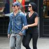 Exclusif - Peter Facinelli et sa fiancée Jaimie Alexander se promènent très amoureux dans les rues de New York, le 16 mai 2015  For germany call for price Exclusive - Newly engaged couple Peter Facinelli and Jaimie Alexander can't hide their love while out and about in New York City, New York on May 16, 2015. The pair were seen kissing while Jaimie showed off her huge engagement ring. While out the couple were doing some apartment hunting before stopping to have lunch at Piccola Cucina. Peter and Jaimie got engaged in March16/05/2015 - New York