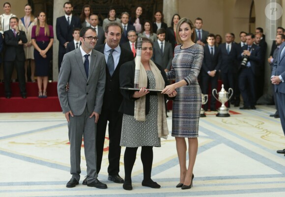 Le roi Felipe VI et la reine Letizia (ici avec l'équipe de Specialhockey+), avec le roi Juan Carlos Ier et la reine Sofia, remettaient le 17 novembre 2015 au palais royal du Pardo les Prix nationaux du Sport 2014.
