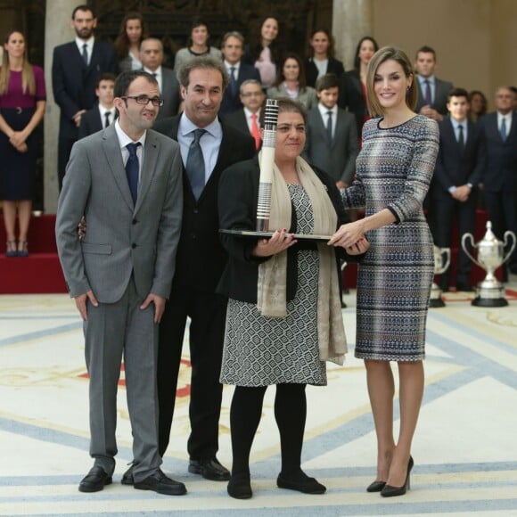 Le roi Felipe VI et la reine Letizia (ici avec l'équipe de Specialhockey+), avec le roi Juan Carlos Ier et la reine Sofia, remettaient le 17 novembre 2015 au palais royal du Pardo les Prix nationaux du Sport 2014.