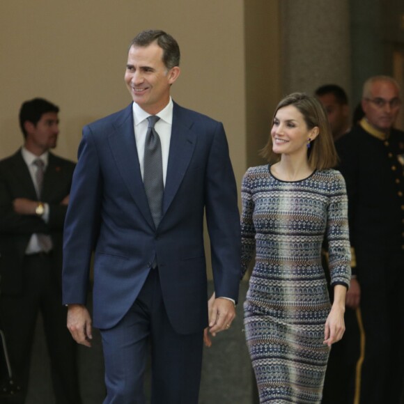 Le roi Felipe VI et la reine Letizia d'Espagne, avec le roi Juan Carlos Ier et la reine Sofia, remettaient le 17 novembre 2015 au palais royal du Pardo les Prix nationaux du Sport 2014.