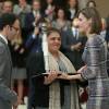 Le roi Felipe VI et la reine Letizia d'Espagne (ici avec les représentants de Specialhockey+), avec le roi Juan Carlos Ier et la reine Sofia, remettaient le 17 novembre 2015 au palais royal du Pardo les Prix nationaux du Sport 2014.