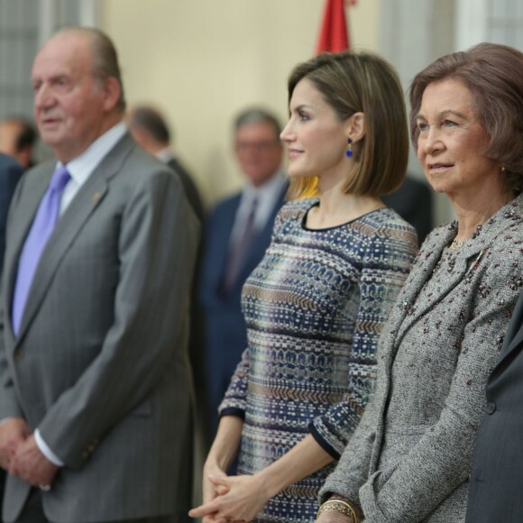 Le roi Felipe VI et la reine Letizia d'Espagne, avec le roi Juan Carlos Ier et la reine Sofia, remettaient le 17 novembre 2015 au palais royal du Pardo les Prix nationaux du Sport 2014.