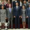 Le roi Felipe VI et la reine Letizia d'Espagne, avec le roi Juan Carlos Ier et la reine Sofia, remettaient le 17 novembre 2015 au palais royal du Pardo les Prix nationaux du Sport 2014.