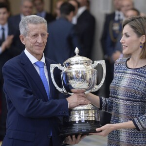 Le roi Felipe VI et la reine Letizia, avec le roi Juan Carlos Ier et la reine Sofia, ont remis le 17 novembre 2015 au palais royal du Pardo les Prix nationaux du Sport 2014.