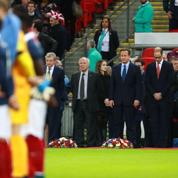 L'émotion était vive au stade de Wembley, aux couleurs bleu, blanc, rouge, lors du match France-Angleterre le 17 novembre 2015. Le prince William et le Premier ministre David Cameron ont entonné avec tous La Marseillaise avant d'observer une minute de silence.