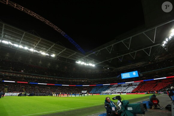 L'émotion était vive au stade de Wembley, aux couleurs bleu, blanc, rouge, lors du match France-Angleterre le 17 novembre 2015. Le prince William et le Premier ministre David Cameron ont entonné avec tous La Marseillaise avant d'observer une minute de silence.