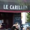 Les parisiens rendent hommage aux victimes des attentats terroristes devant 'hôtel restaurant "Le Carillon" face et le restaurant "Le petit Cambodge", rue Alibert (Au moins 12 morts) à Paris le 15 novembre 2015.