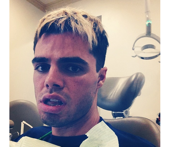 Reid Ewing a posté une photo de lui chez le dentiste sur son compte Instagram.