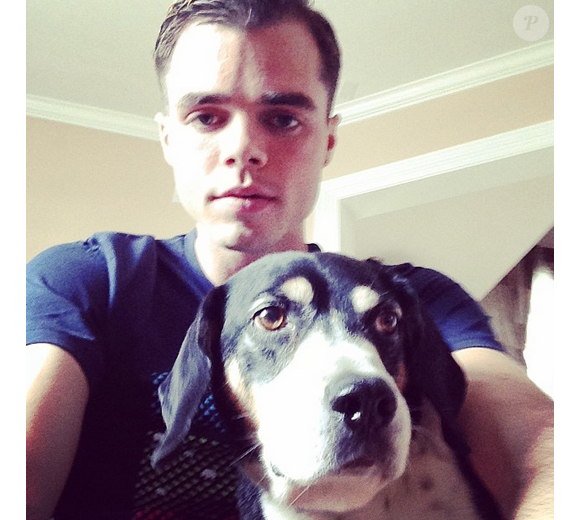 Reid Ewing a posté une photo de lui avec son chien sur son compte Instagram.