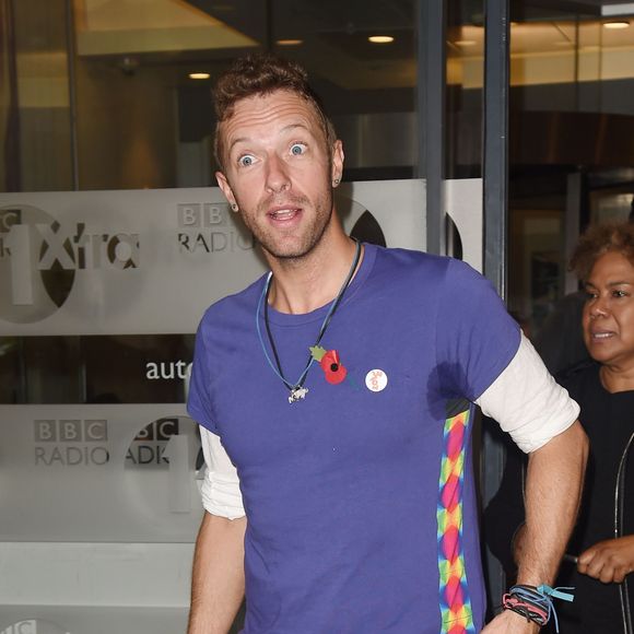 Chris Martin quitte la BBC Radio 1 à Londres le 6 novembre 2015.