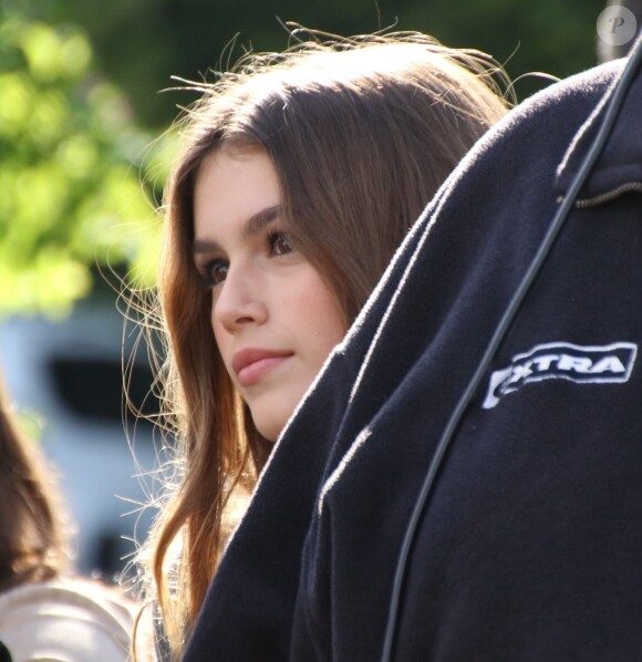 Cindy Crawford et sa fille Kaia Gerber se rendent à l'émission de télé 'EXTRA' à Universal City, le 4 novembre 2015