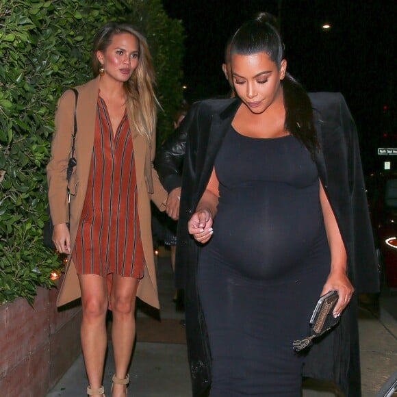 Kim Kardashian, Chrissy Teigen (enceintes) et John Legend arrivent au restaurant Giorgio Baldi à Santa Monica. Le 21 novembre 2015.