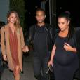 Kim Kardashian, Chrissy Teigen (enceintes) et John Legend se rendent au restaurant Giorgio Baldi à Santa Monica. Le 21 novembre 2015.