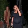 Kim Kardashian, Chrissy Teigen (enceintes) et John Legend arrivent au restaurant Giorgio Baldi à Santa Monica. Le 21 novembre 2015.