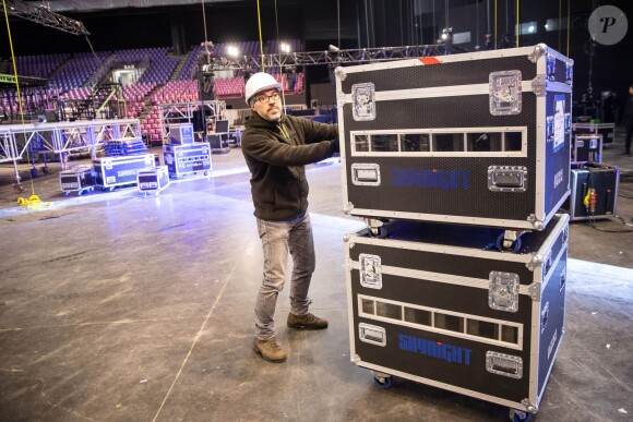 Exclusif - Eric Bureau, journaliste au quotidien Le Parisien, a intégré l'équipe des techniciens de Johnny Hallyday pour ses deux concerts à Amnéville, les 17 et 18 novembre 2015.