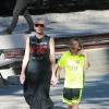 Exclusif - Gwen Stefani est allée déjeuner et se promener au 'Travel Town' avec ses enfants Zuma et Apollo et des amis à Burbank, le 1er novembre 2015