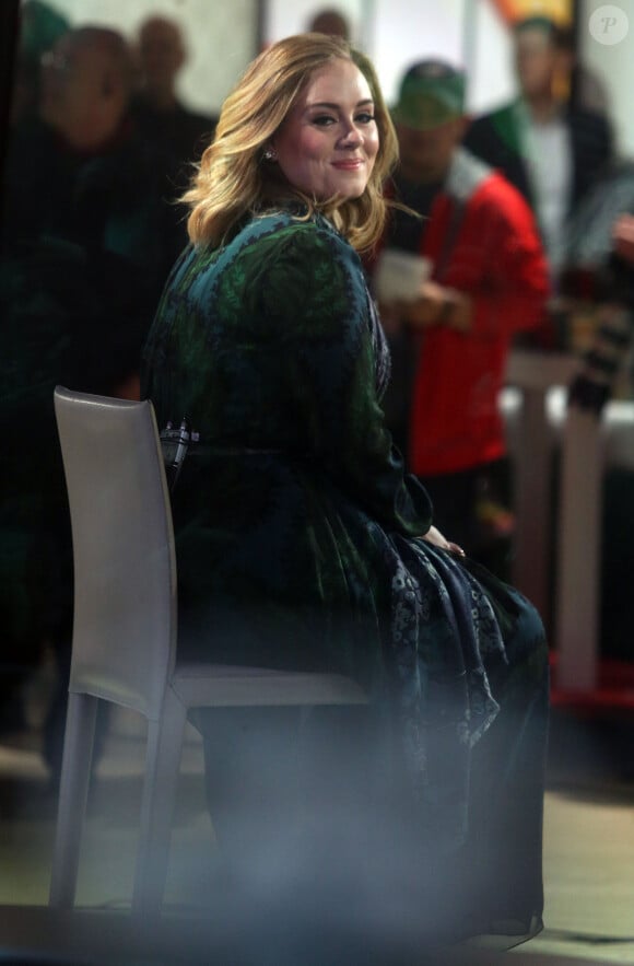 La chanteuse Adele sur le plateau du "Today Show" à New York le 25 novembre 2015.