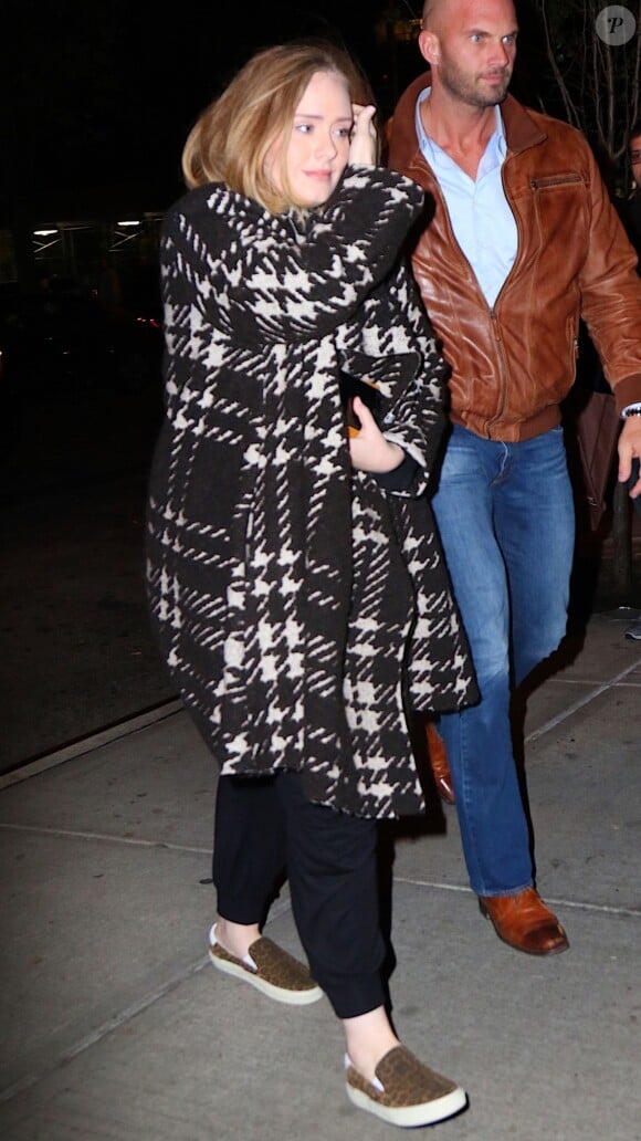 La chanteuse Adele est allée dîner au restaurant "Spotted Pig" dans le quartier de West Village à New York. Le 18 novembre 2015 © CPA