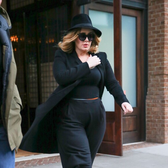 La chanteuse Adele à la sortie de son hôtel à New York, le 14 novembre 2015