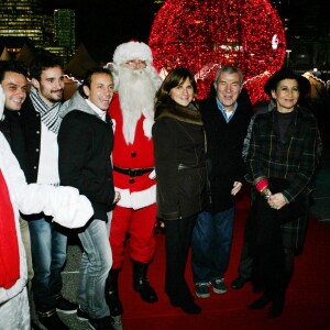 Grégory Bakian, Florian Hessique, Philippe Candeloro, Marie Céline Guillaume (directrice générale du marché de Noël de la Defense), Martin Lamotte et Caroline Loeb - Lancement du Marché de Noël de La Défense le 26 novembre 2015.